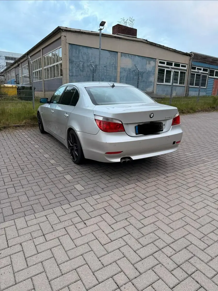 Gebraucht BMW 530 231 PS (169 kW) 2003 Silber Limousine