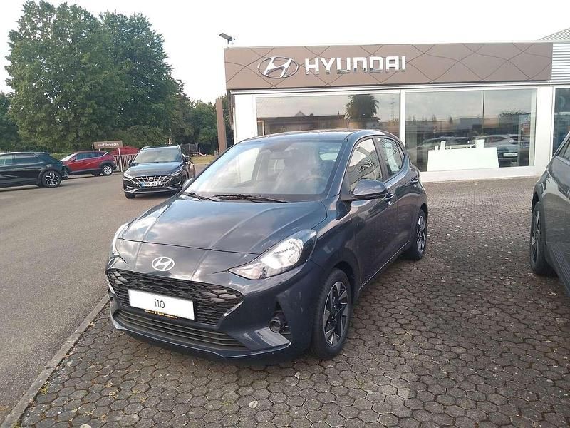 Grau Neu 2025 Hyundai i10 Trend Kleinwagen | 19.590 € (Fairer Preis) - Bild 1/4
