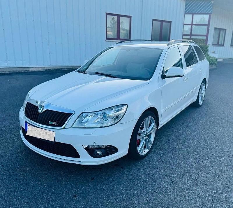 Weiß Gebraucht 2012 Skoda Octavia RS Kombi | 6.299 € (Superpreis) - Bild 1/4