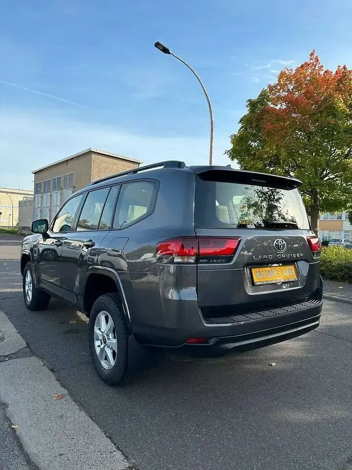 Neu Toyota Land Cruiser 302 PS (222 kW) 2026 Gunmetal grey SUV