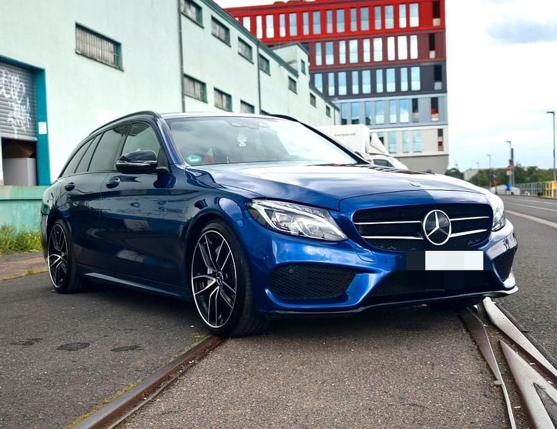 Blau Gebraucht 2018 Mercedes C250 Kombi | 20.700 € (Fairer Preis) - Bild 1/4