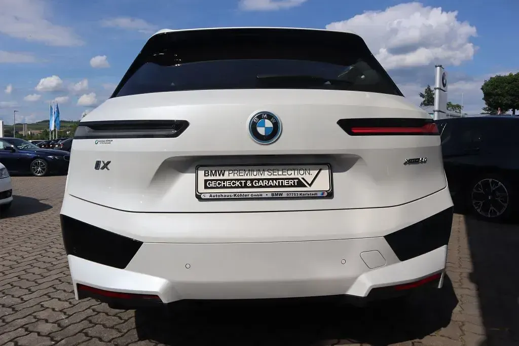 Gebraucht BMW iX Sport Line 384 kW (523 PS) 2022 Mineralweiß SUV