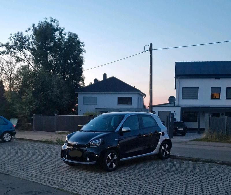 Schwarz Gebraucht 2021 Smart ForFour Electric Drive Kleinwagen | 12.500 € (Teuer) - Bild 1/4