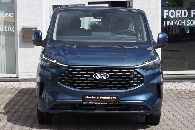 Gebraucht Ford Tourneo Titanium 150 PS (110 kW) 2024 Chrome blue metallic Van / Kleinbus