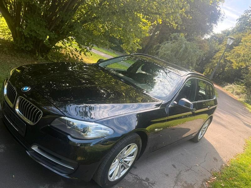 Schwarz Gebraucht 2013 BMW 520 Kombi | 8.800 € (Superpreis) - Bild 1/4
