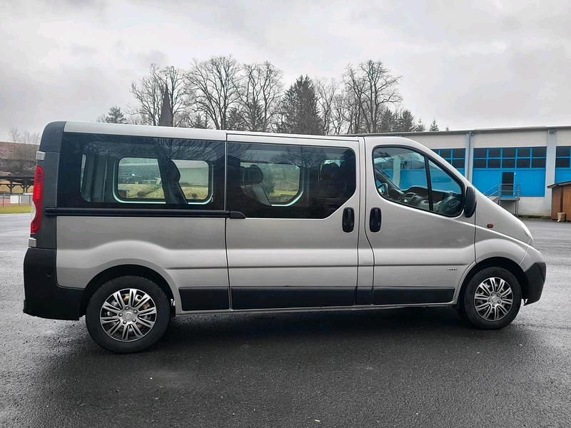 Gebraucht Opel Vivaro 115 PS (84 kW) 2013 Grau Van / Kleinbus