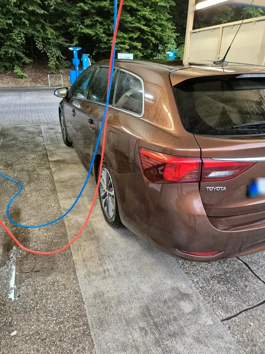 Gebraucht Toyota Avensis 143 PS (105 kW) 2015 Braun Kombi