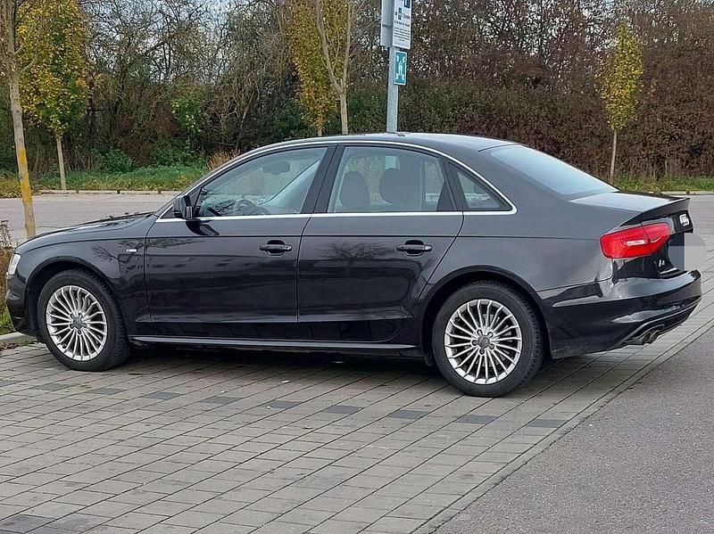 Gebraucht Audi A4 Sport 150 PS (110 kW) 2017 Grau Limousine