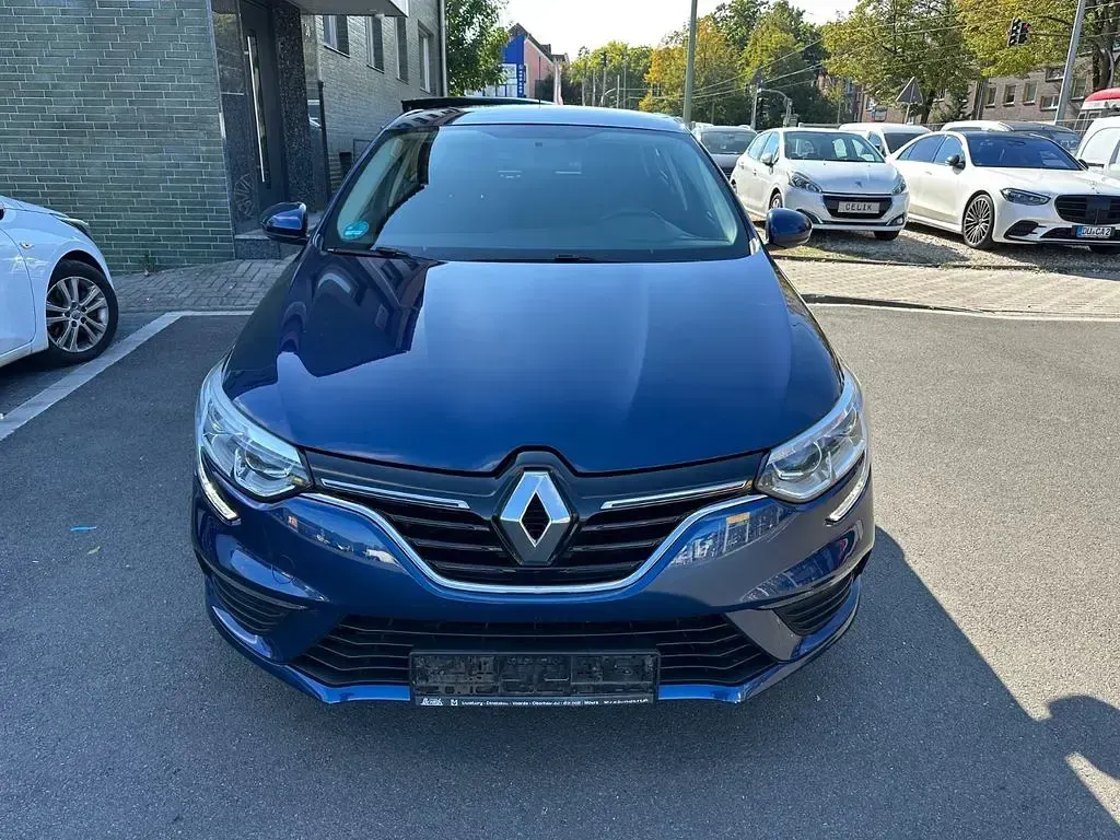 Gebraucht Renault Mégane IV Life 101 PS (74 kW) 2017 Blau Limousine