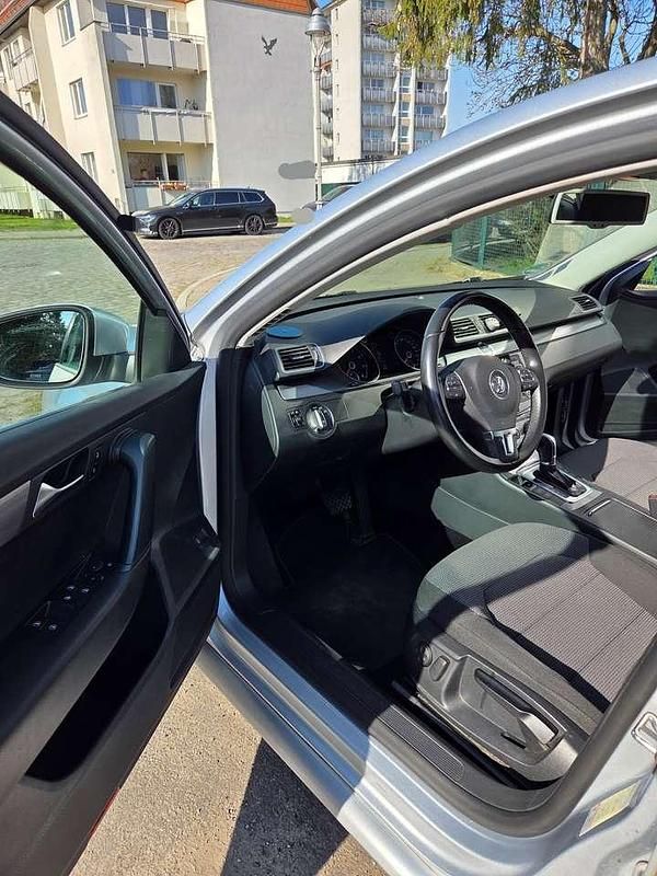 Używany VW Passat Exclusive 122 KM (89 kW) 2012 Srebrny Sedan/Limuzyna