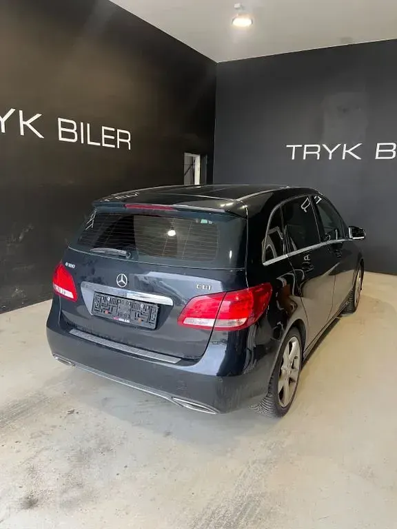 Gebraucht Mercedes B180 109 PS (80 kW) 2015 Schwarz Kleinwagen