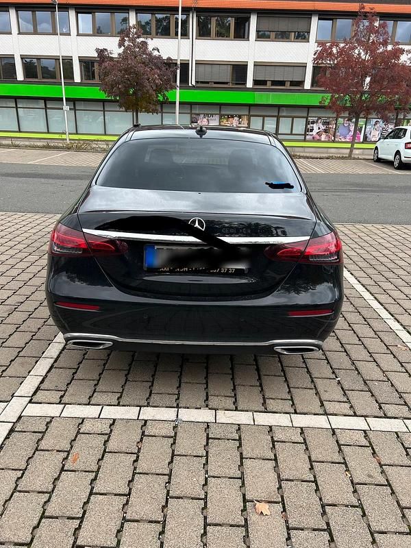 Gebraucht Mercedes E220 194 PS (142 kW) 2020 Schwarz Limousine