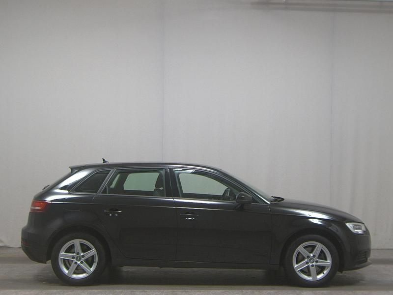 Schwarz Gebraucht 2020 Audi A3 Comfort | 16.280 € - Bild 1/4
