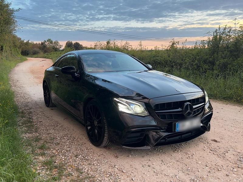 Schwarz Gebraucht 2016 Mercedes E200 AMG Coupé | 26.000 € (Fairer Preis) - Bild 1/4