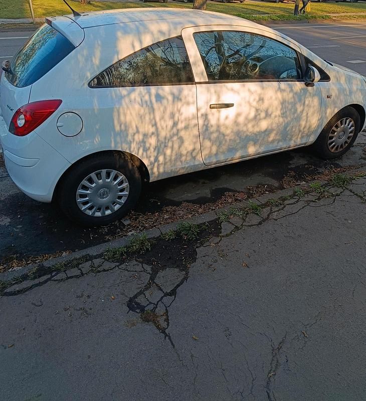 Gebraucht Opel Corsa 44 PS (32 kW) 2009 Weiß Kleinwagen