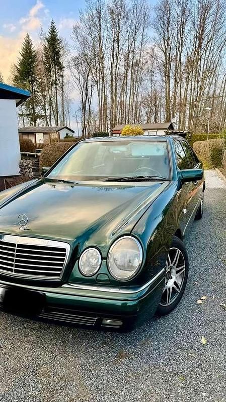 Gebraucht Mercedes E230 150 PS (110 kW) 1996 Grün Limousine