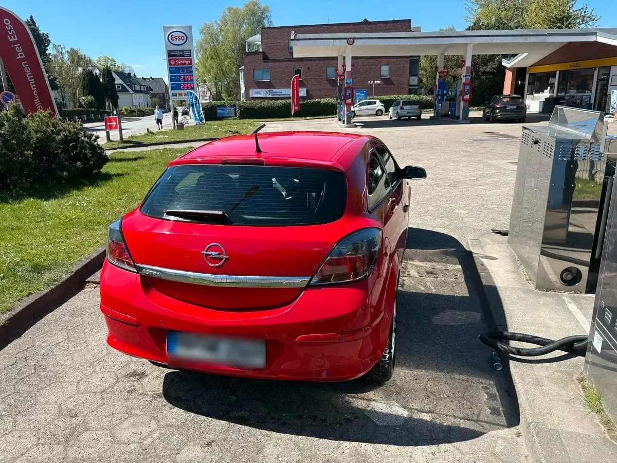 Gebraucht Opel Astra GTC 140 PS (102 kW) 2008 Rot Coupé
