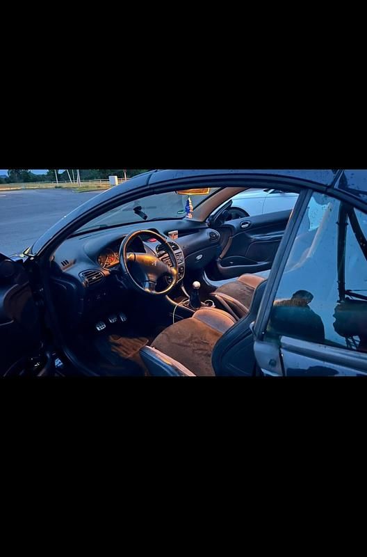 Gebraucht Peugeot 206 CC 109 PS (80 kW) 2004 Schwarz Cabrio