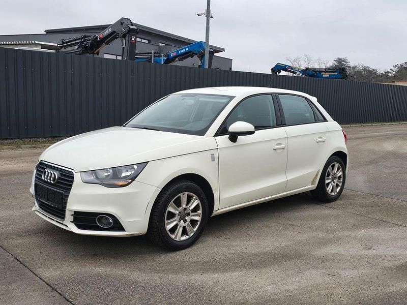 Gebraucht Audi A1 Sportback Attraction 86 PS (63 kW) 2012 Weiß Kleinwagen