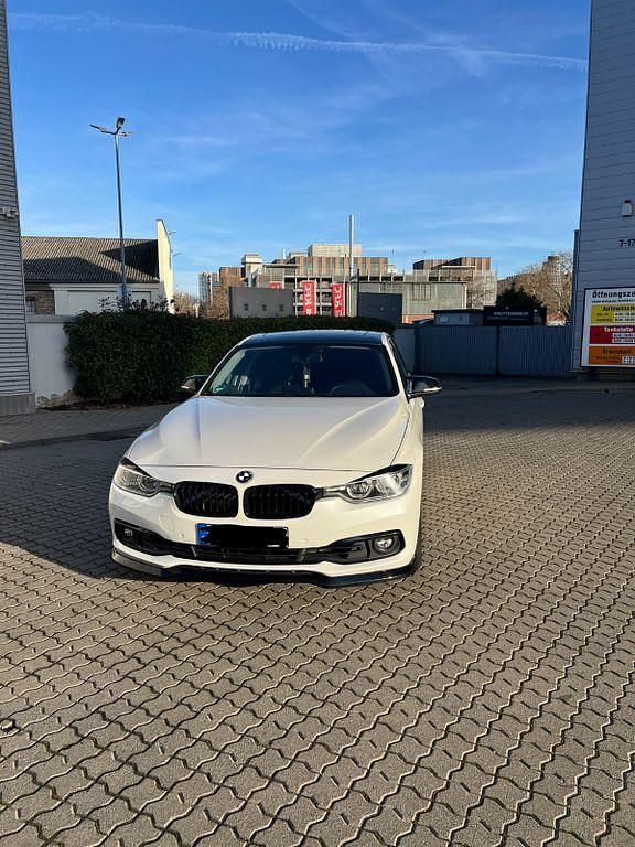 Gebraucht BMW 320 Sport Line 184 PS (135 kW) 2017 Weiß Limousine