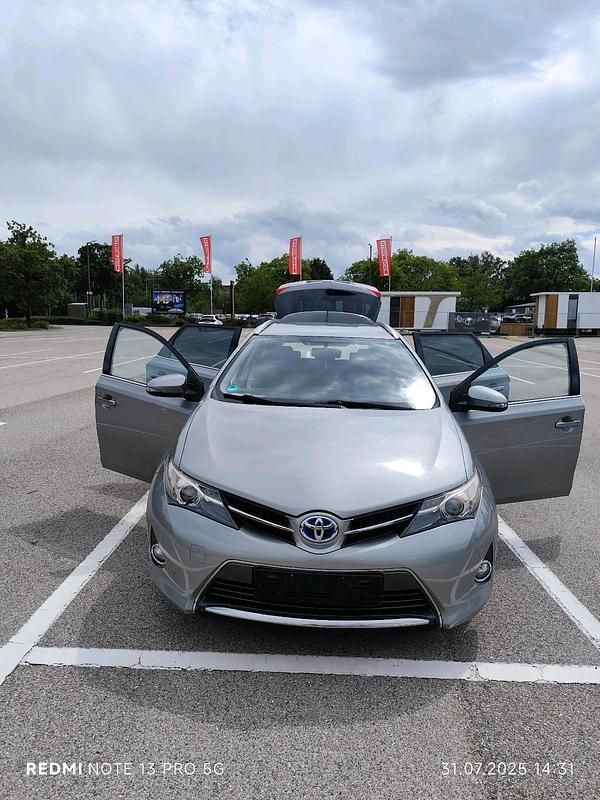 Grau Gebraucht 2014 Toyota Auris Touring Sports Edition Kombi | 10.200 € (Fairer Preis) - Bild 1/4