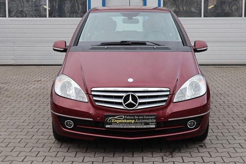 Gebraucht Mercedes A170 116 PS (85 kW) 2009 Rot Limousine