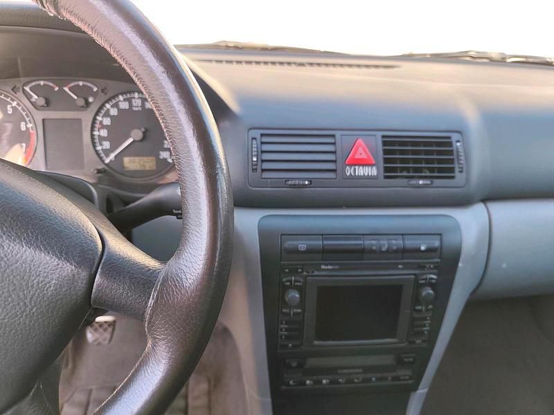 Gebraucht Skoda Octavia 2000 Silber Limousine