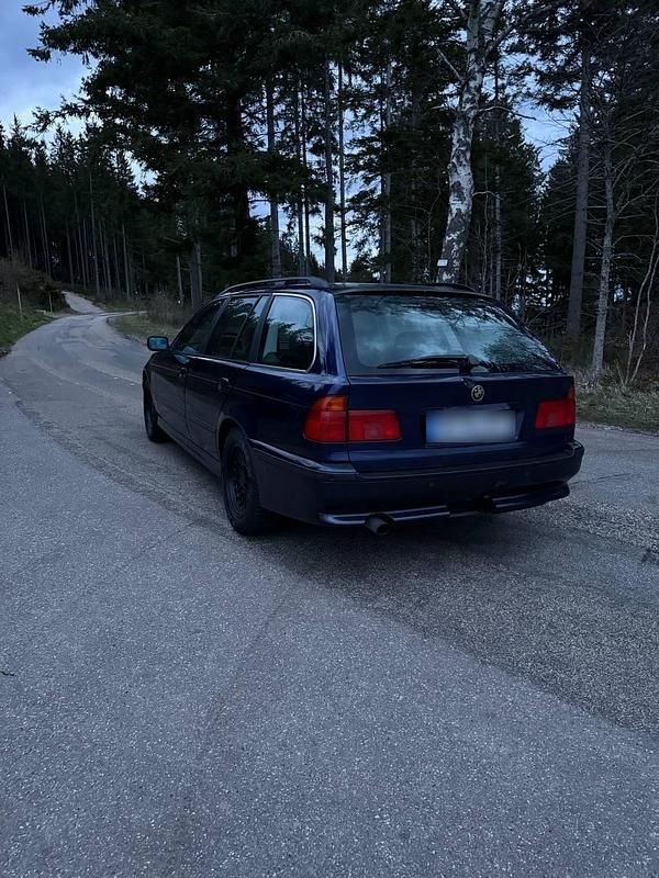 Gebraucht BMW 520 150 PS (110 kW) 1998 Blau Kombi