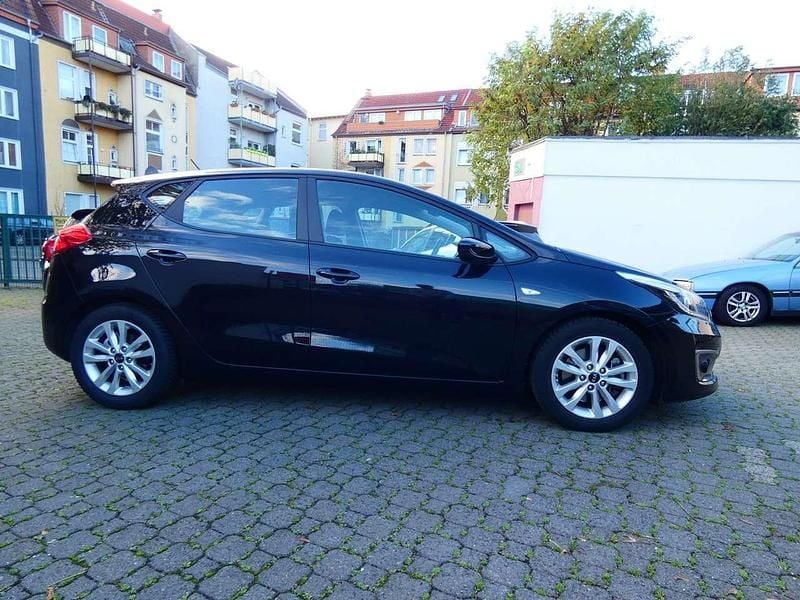Gebraucht Kia Ceed Edition 7 99 PS (72 kW) 2017 Black pearl Kleinwagen