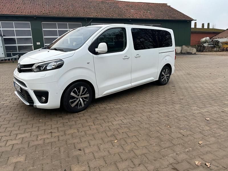 Gebraucht Toyota Proace 150 PS (110 kW) 2017 Weiß Van / Kleinbus