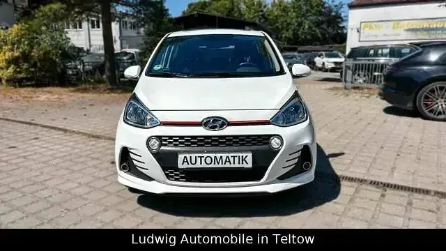 Gebraucht Hyundai i10 Style 87 PS (63 kW) 2017 Weiß Kleinwagen