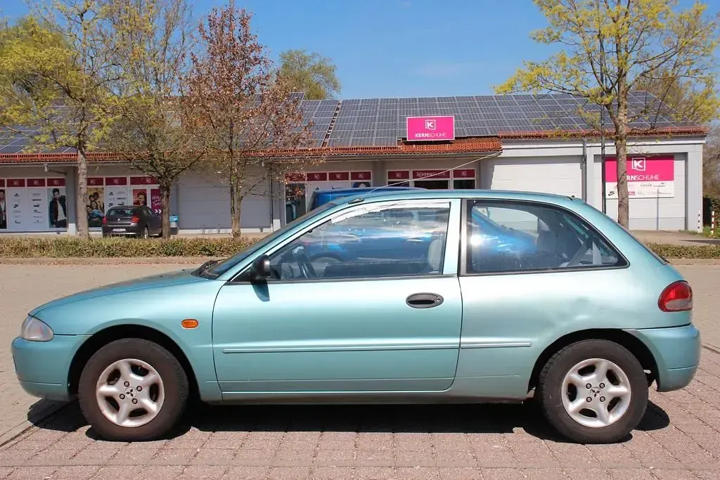 Gebraucht Mitsubishi Colt 75 PS (55 kW) 1995 Blau Kleinwagen