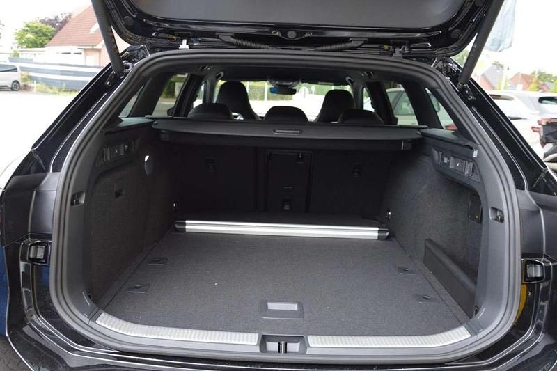 Gebraucht VW Passat R-line 193 PS (141 kW) 2024 Grenadillschwarz Kombi