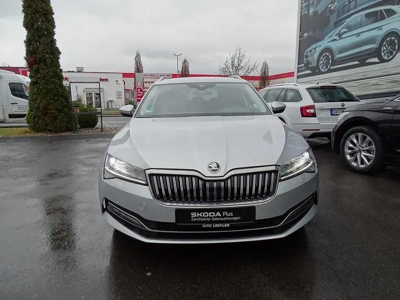 Gebraucht Skoda Superb Style 150 PS (110 kW) 2022 Brilliantsilber Kombi
