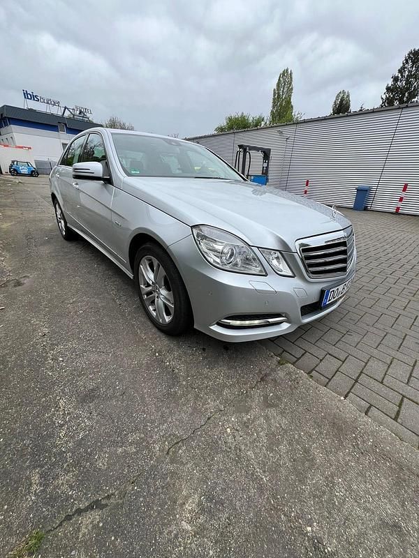 Gebraucht Mercedes E220 170 PS (125 kW) 2011 Grau Limousine