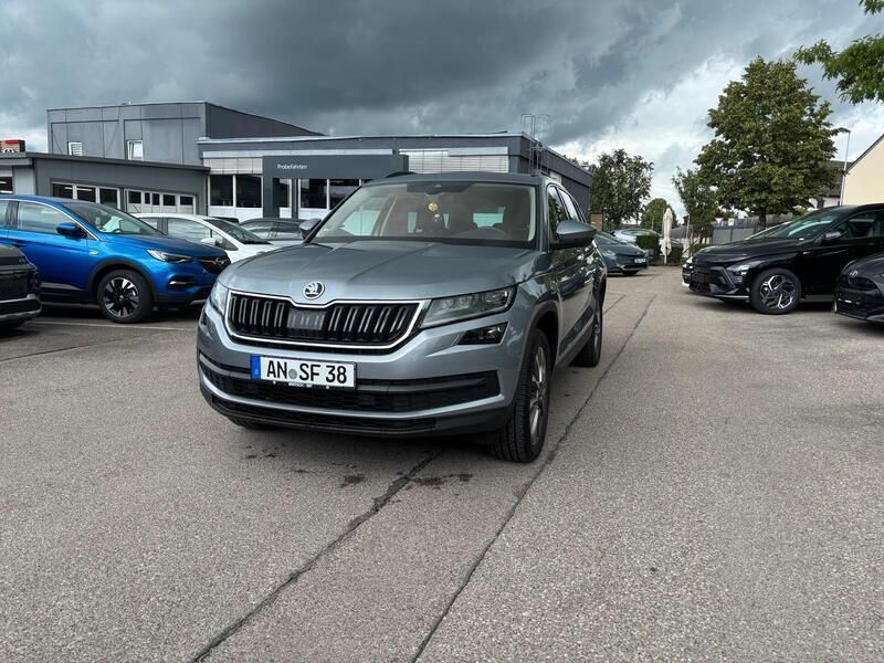 Grau Gebraucht 2021 Skoda Kodiaq SUV | 25.990 € (Guter Preis) - Bild 1/4