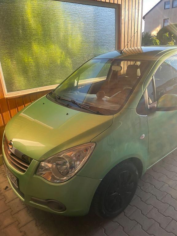 Grün Gebraucht 2009 Opel Agila Limousine | 3.750 € (Fairer Preis) - Bild 1/4