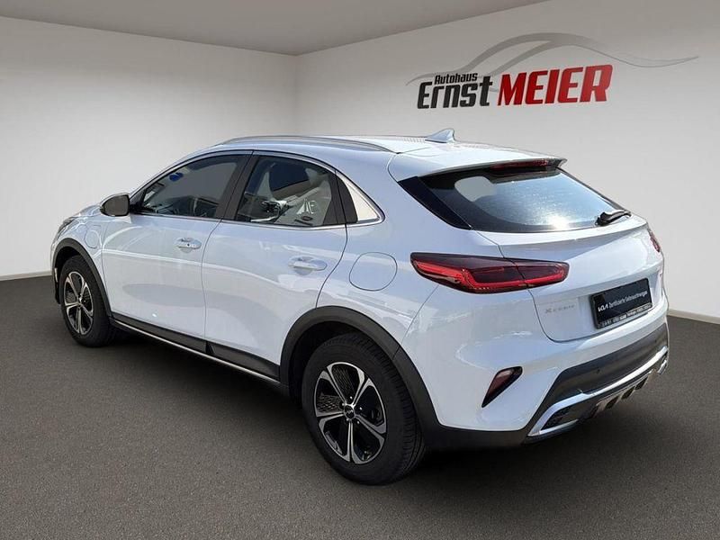 Gebraucht Kia XCeed Vision 105 PS (77 kW) 2022 (wd) cararraweiss SUV