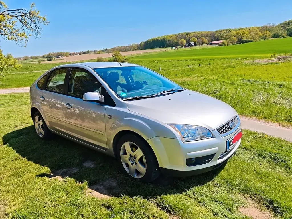 Second-hand Ford Focus 101 CP (74 kW) 2007 Argintiu Berlinǎ