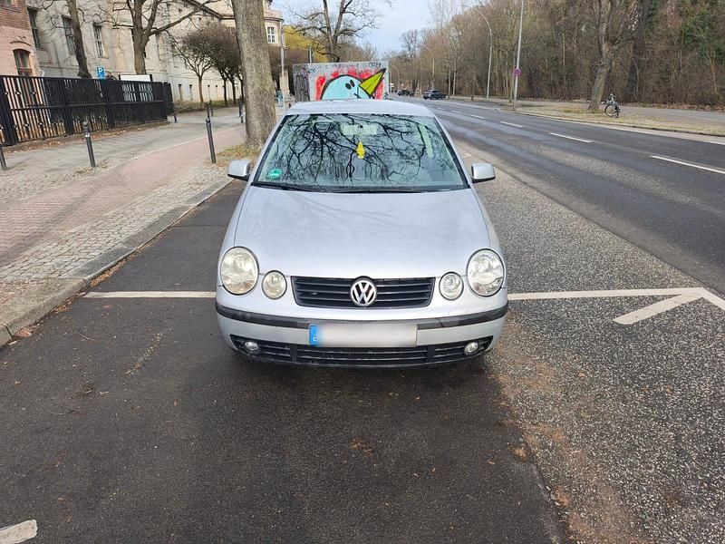 Gebraucht VW Polo 55 PS (40 kW) 2003 Silber Kleinwagen