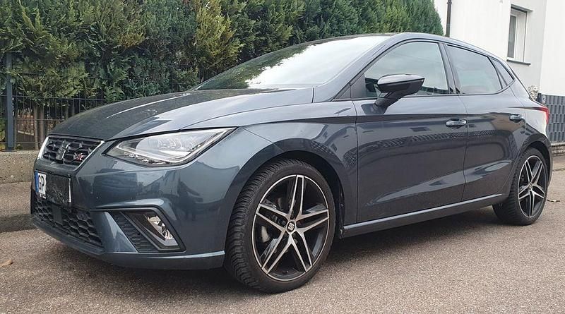 Grau Gebraucht 2021 Seat Ibiza Beats Limousine | 20.325 € (Fairer Preis) - Bild 1/4