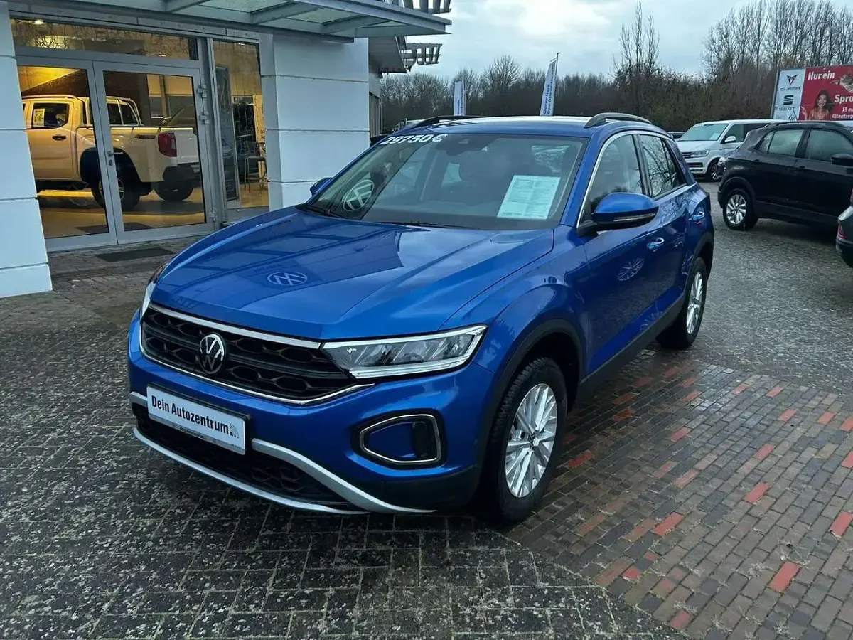 Gebraucht VW T-Roc Life 150 PS (110 kW) 2024 Blau SUV