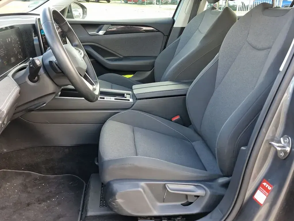 Gebraucht VW Passat 150 PS (110 kW) 2025 Diabasgrau metallic (5x5x) (metallic) Kombi