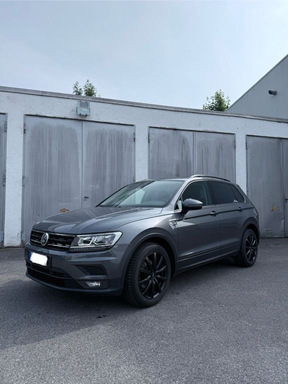 Grau Gebraucht 2018 VW Tiguan Trendline SUV | 17.990 € (Fairer Preis) - Bild 1/4