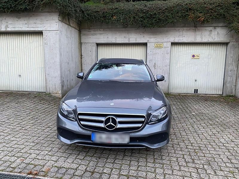 Gebraucht Mercedes E220 Avantgarde 194 PS (142 kW) 2017 Grau Kombi