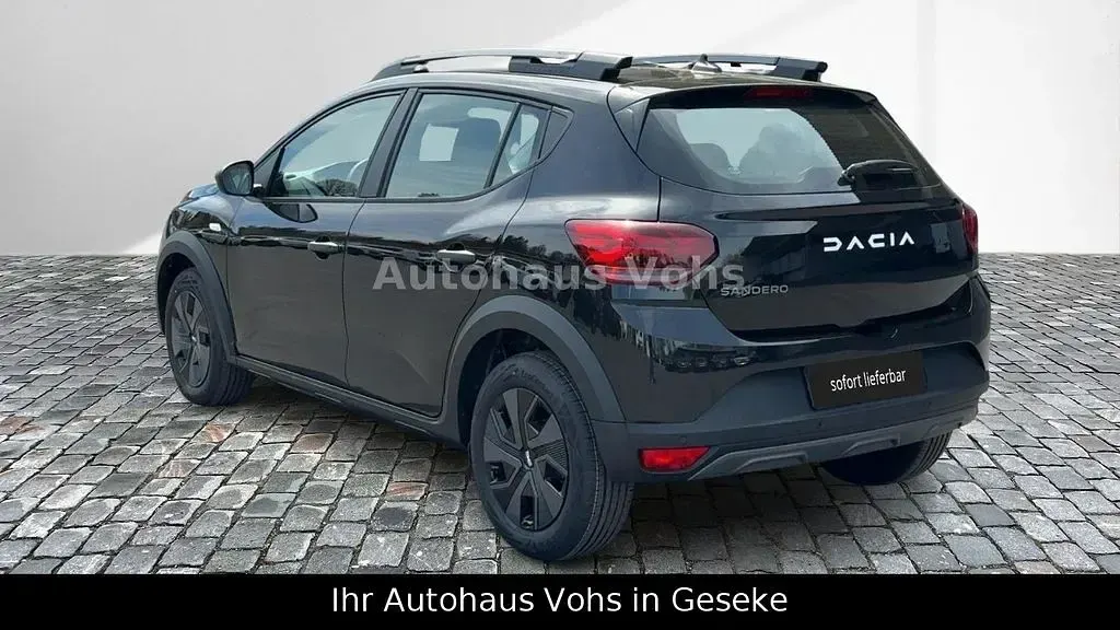 Neu Dacia Sandero Essentiel 91 PS (66 kW) 2025 Schwarz SUV