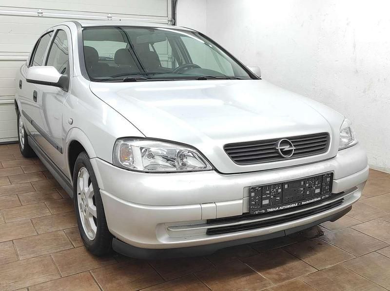 Gebraucht Opel Astra 84 PS (61 kW) 2002 Silber Limousine