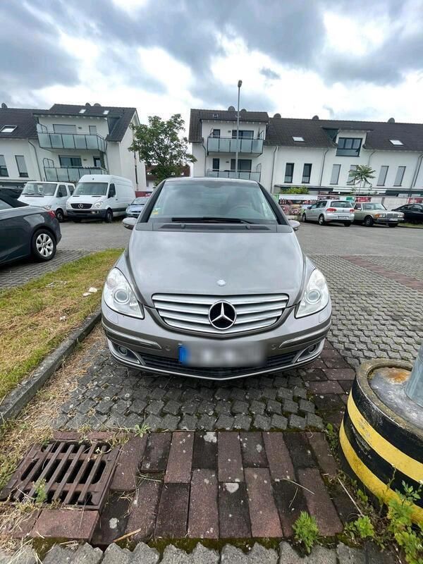 Braun Gebraucht 2005 Mercedes B200 Van / Kleinbus | 1.299 € (Superpreis) - Bild 1/4