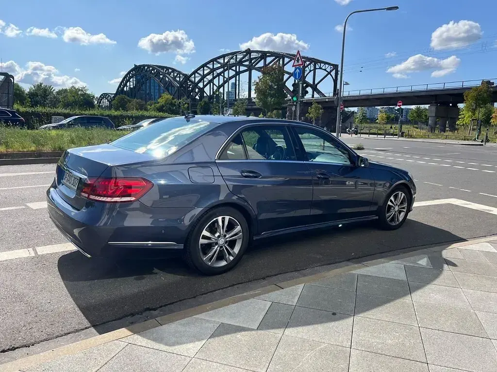 Usata Mercedes E350 252 CV (185 kW) 2013 Blu Berlina