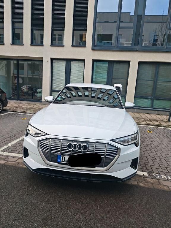 Gebraucht Audi e-tron S-Line 300 kW (408 PS) 2022 Weiß SUV